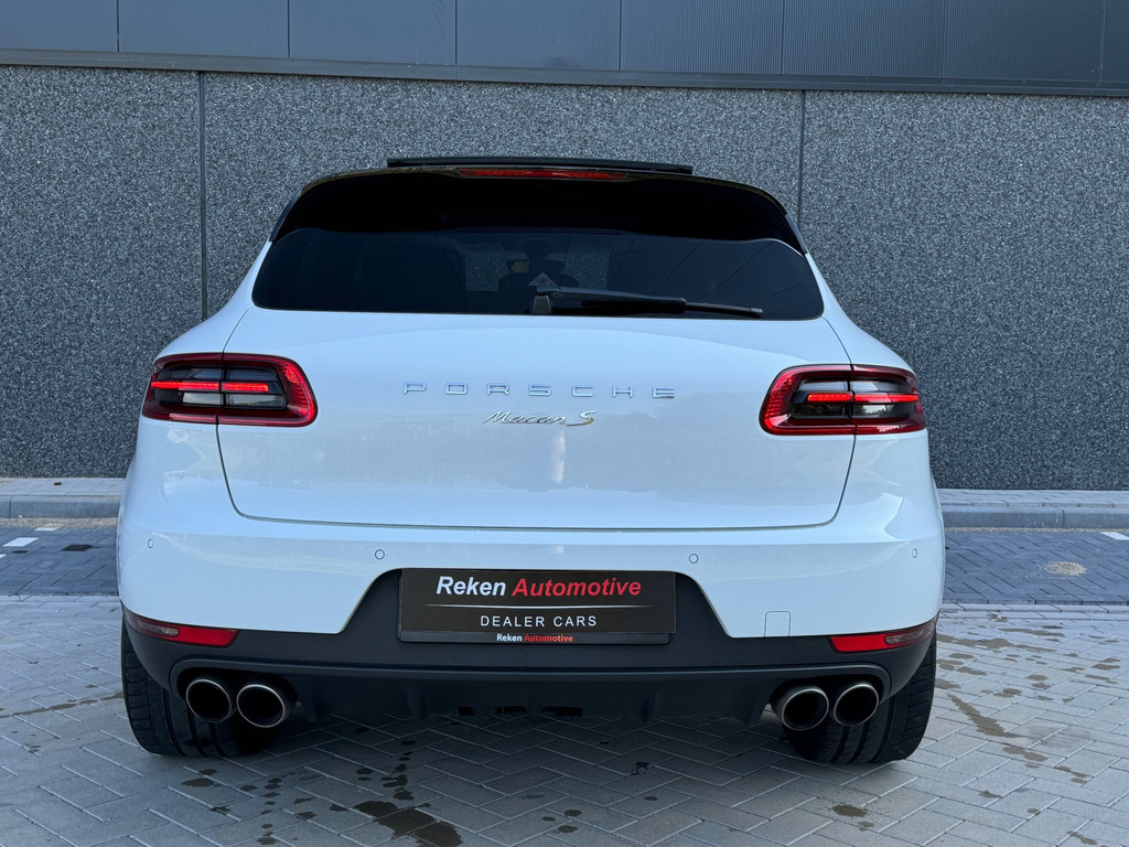 39268942-2.jpg
